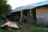 Laying the covering, in fiber-cement tiles, a material with an interesting tradition in the area during the first decades of 20th Century (in the asbestos-cement variety).